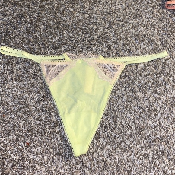 ❌Victorias Secret V string❌ - Picture 1 of 2